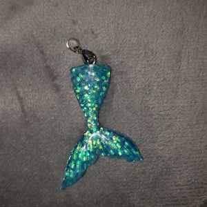 💗💗 NIP mermaid tail necklace pendant